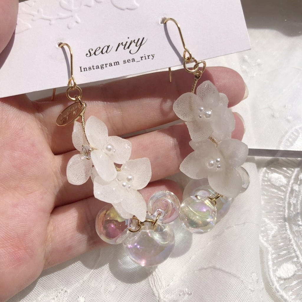 no.26 再販 flower bubble 紫陽花としゃぼん玉のゆらゆらピアス クリア オーロラ スズマル レジンピアス イヤリング