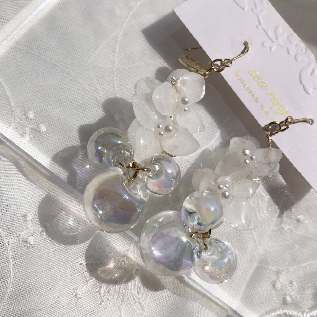 no.26 再販 flower bubble 紫陽花としゃぼん玉のゆらゆらピアス クリア オーロラ スズマル レジンピアス イヤリング