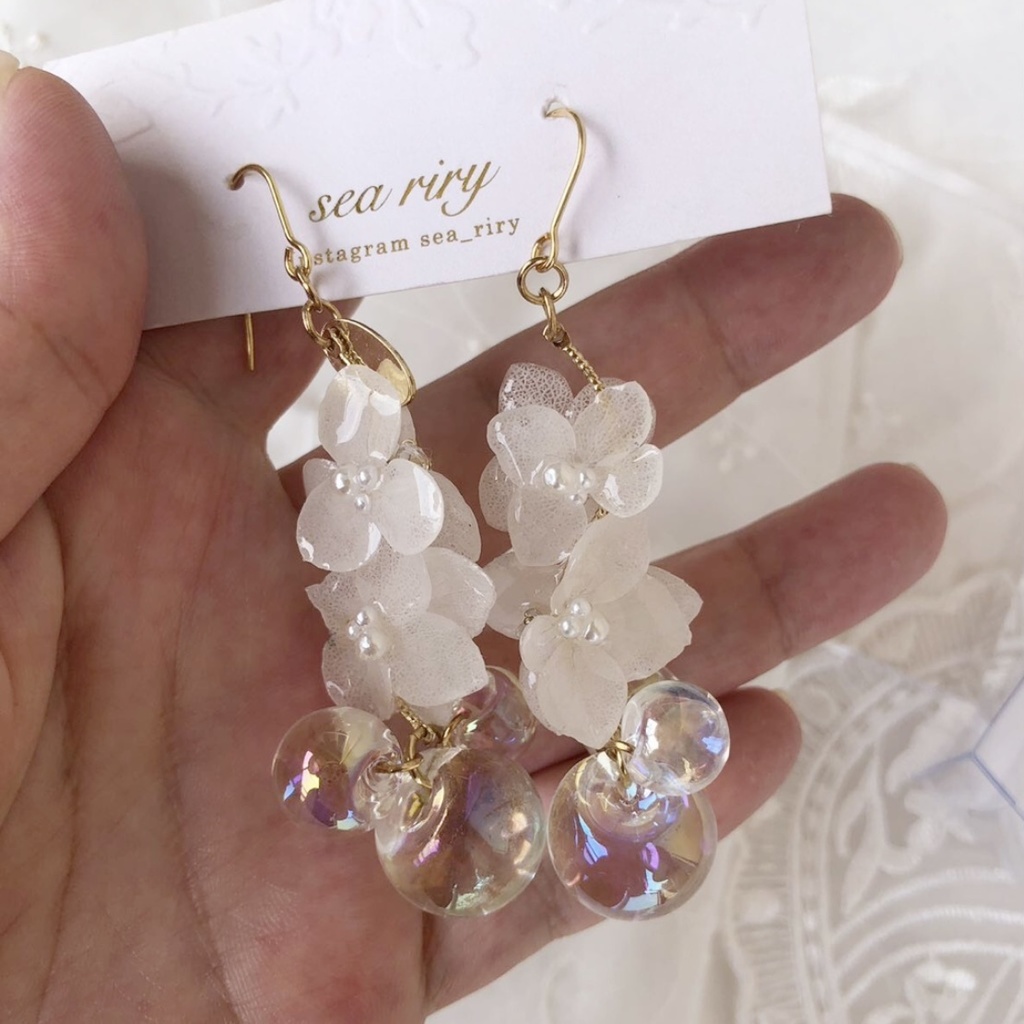 no.26 再販 flower bubble 紫陽花としゃぼん玉のゆらゆらピアス クリア オーロラ スズマル レジンピアス イヤリング
