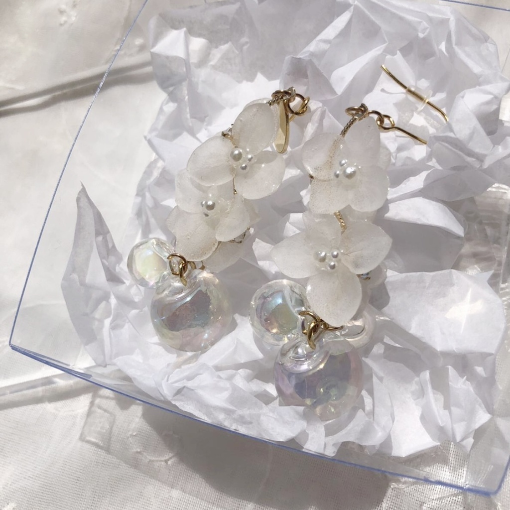 no.26 再販 flower bubble 紫陽花としゃぼん玉のゆらゆらピアス クリア オーロラ スズマル レジンピアス イヤリング