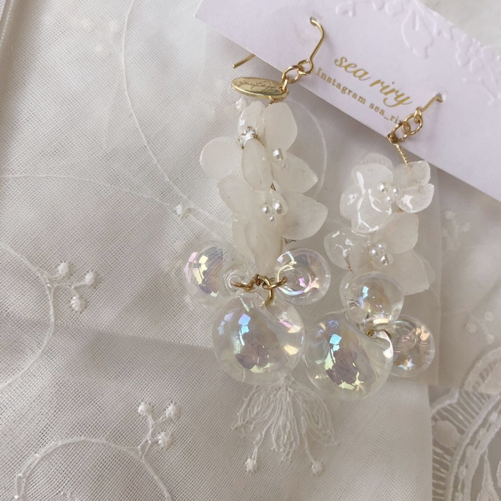 no.26 再販 flower bubble 紫陽花としゃぼん玉のゆらゆらピアス クリア オーロラ スズマル レジンピアス イヤリング