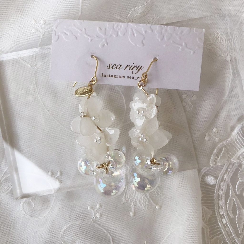 no.26 再販 flower bubble 紫陽花としゃぼん玉のゆらゆらピアス クリア オーロラ スズマル レジンピアス イヤリング