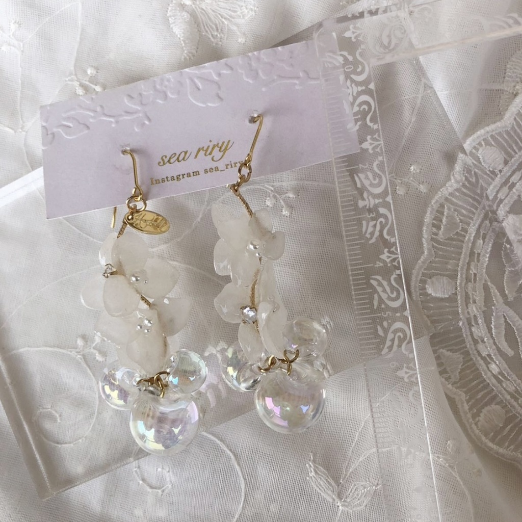 no.26 再販 flower bubble 紫陽花としゃぼん玉のゆらゆらピアス クリア オーロラ スズマル レジンピアス イヤリング