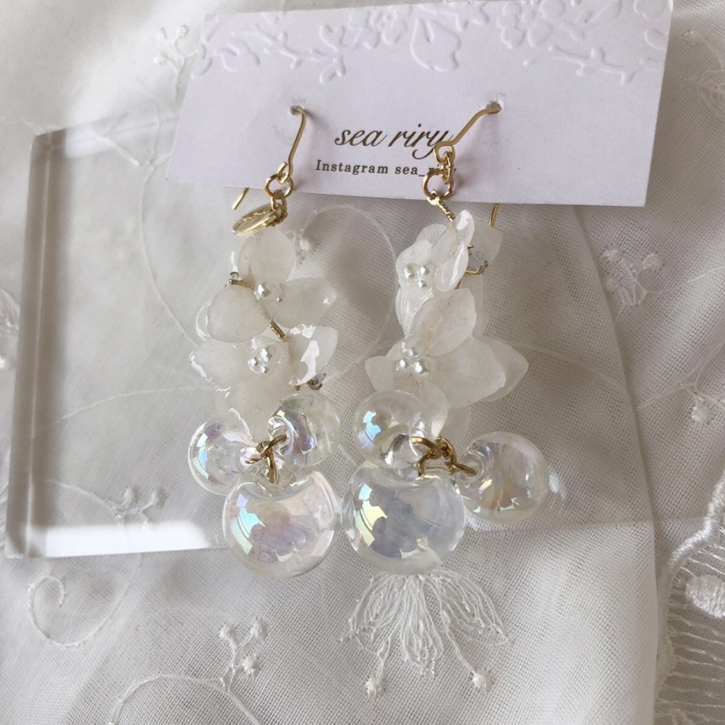 no.26 再販 flower bubble 紫陽花としゃぼん玉のゆらゆらピアス クリア オーロラ スズマル レジンピアス イヤリング