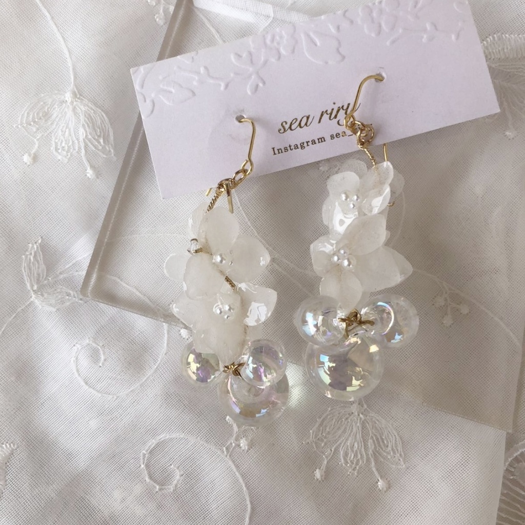 no.26 再販 flower bubble 紫陽花としゃぼん玉のゆらゆらピアス クリア オーロラ スズマル レジンピアス イヤリング