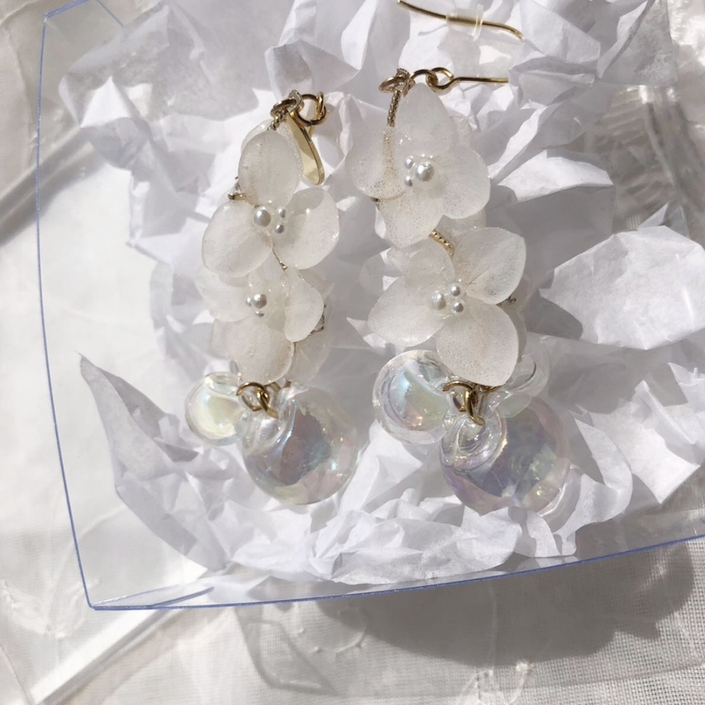 no.26 再販 flower bubble 紫陽花としゃぼん玉のゆらゆらピアス クリア オーロラ スズマル レジンピアス イヤリング