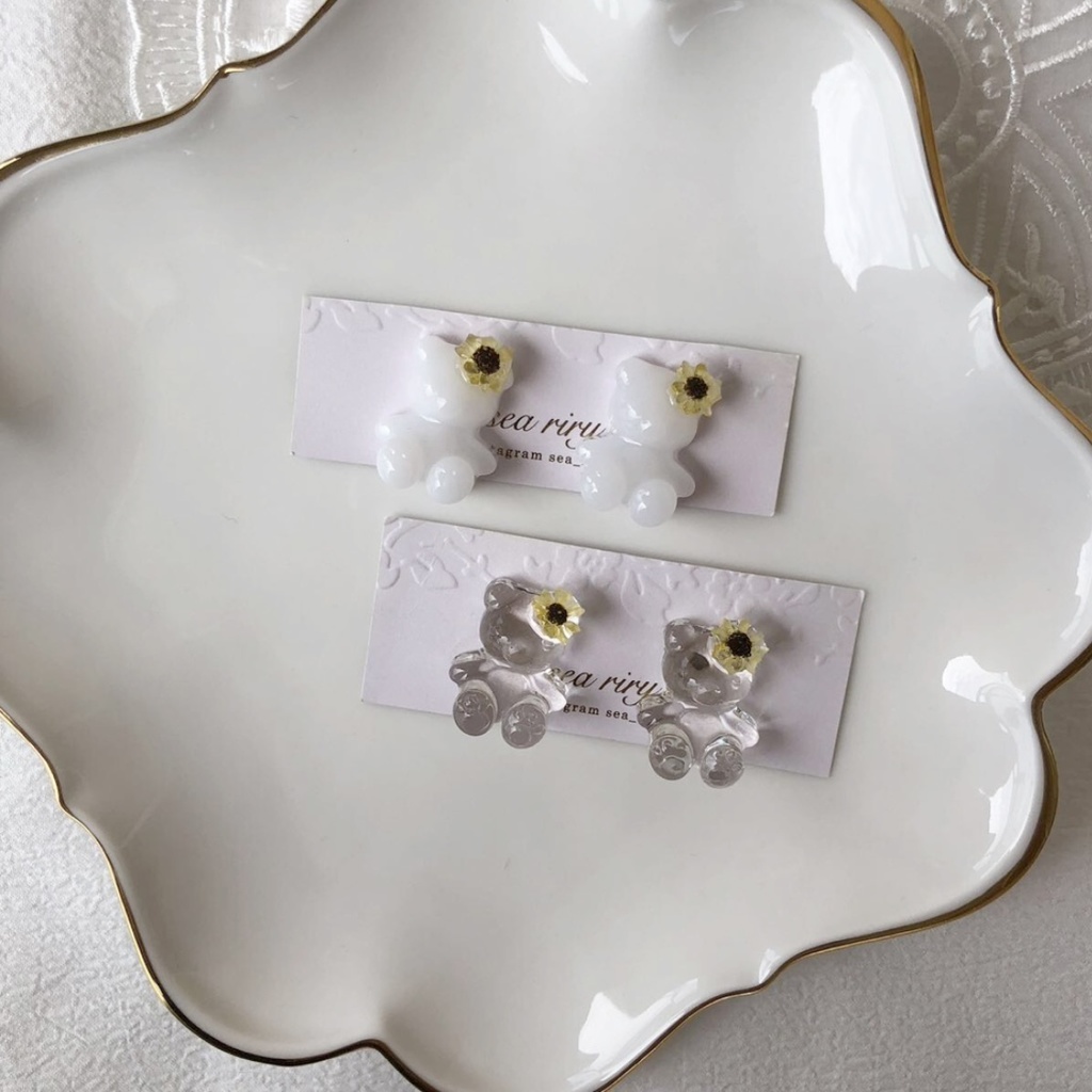 no.31 限定 sale ちいさな向日葵のおめかしくまさん ひまわり teddybear くま スターフラワー レジンアクセサリー ハンドメイド