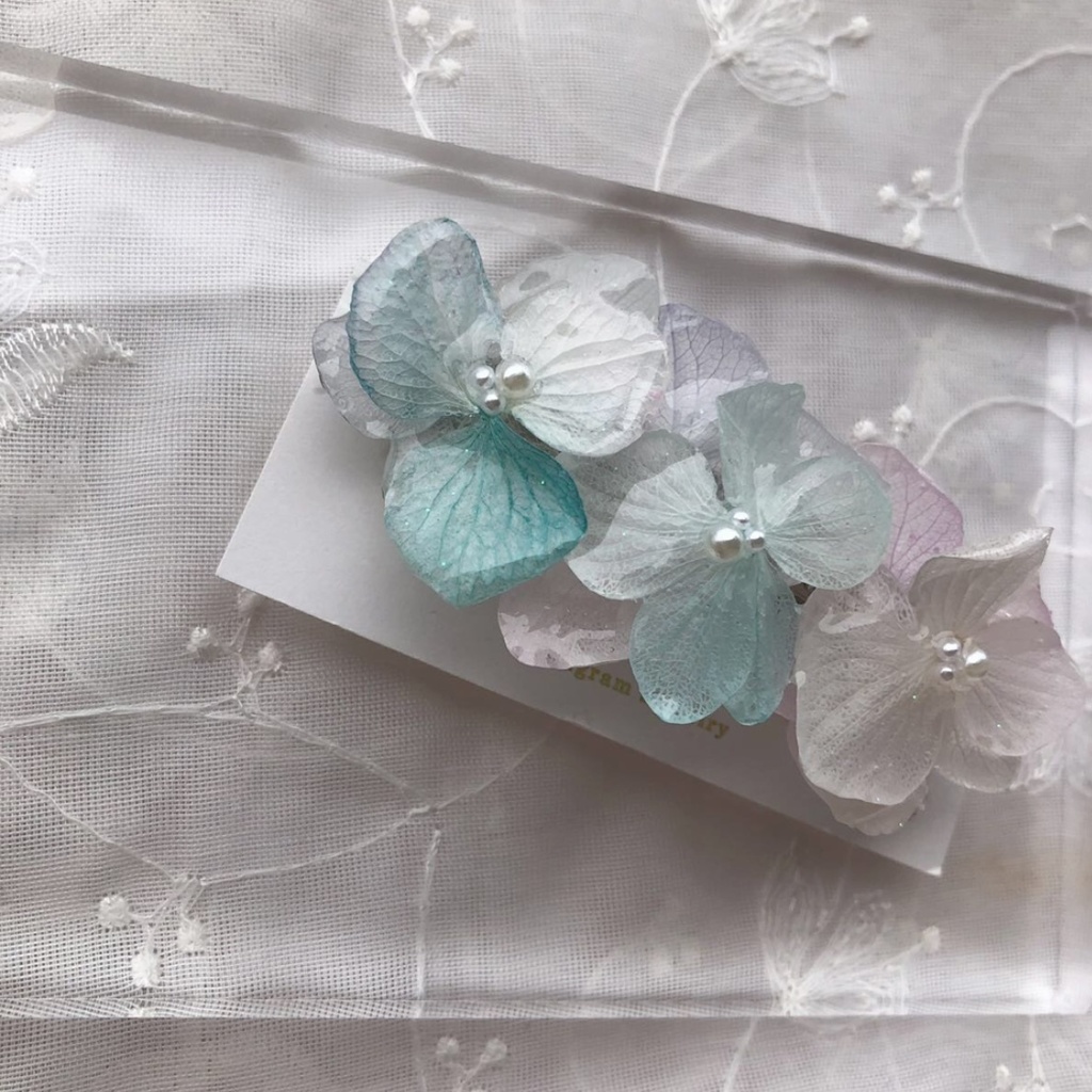 no.35 淡色紫陽花のヘアバレッタ アジサイ 淡色 パール ヘアバレッタ ヘアアクセサリー レジンバレッタ ハンドメイド