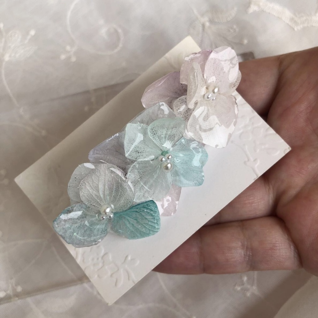 no.35 淡色紫陽花のヘアバレッタ アジサイ 淡色 パール ヘアバレッタ ヘアアクセサリー レジンバレッタ ハンドメイド