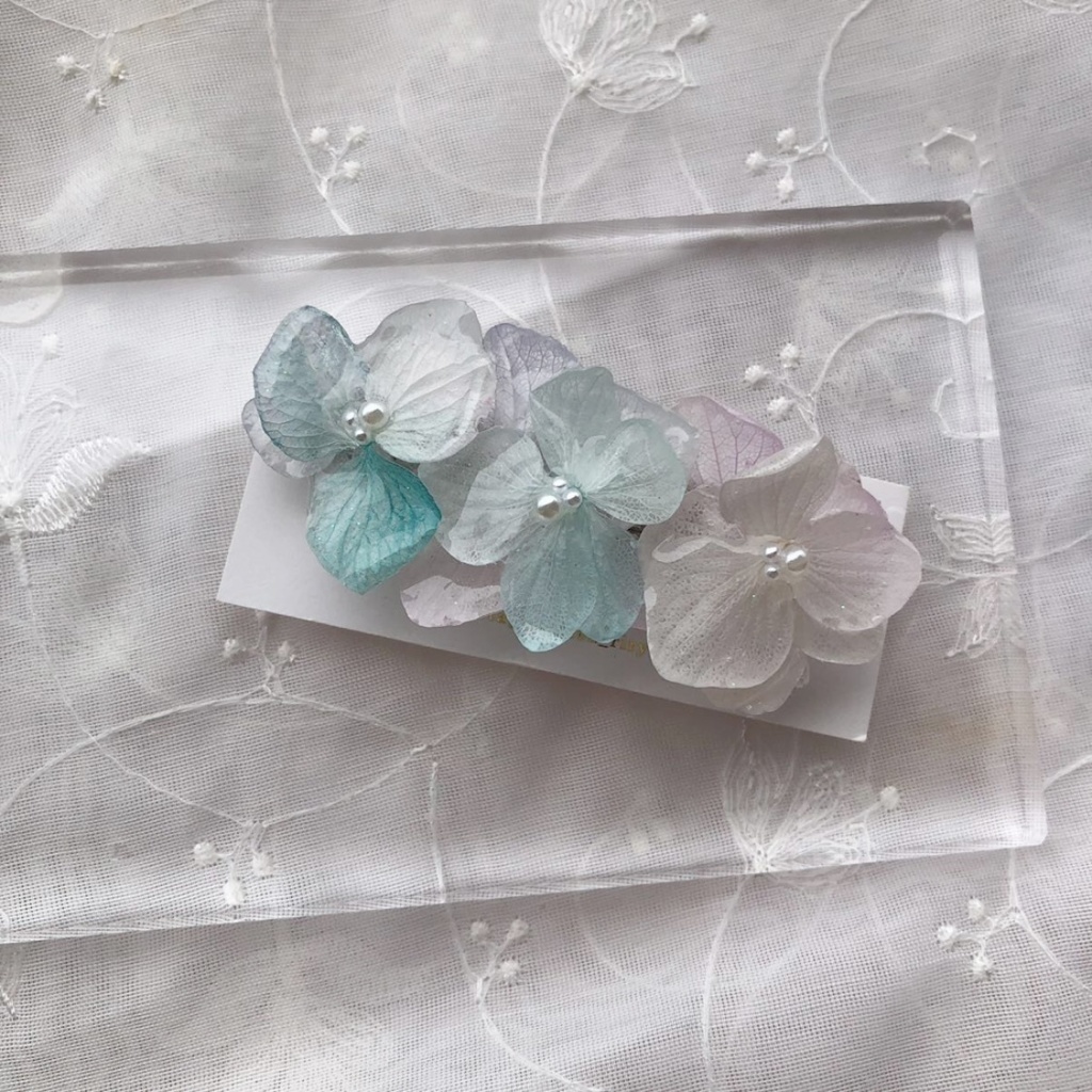 no.35 淡色紫陽花のヘアバレッタ アジサイ 淡色 パール ヘアバレッタ ヘアアクセサリー レジンバレッタ ハンドメイド