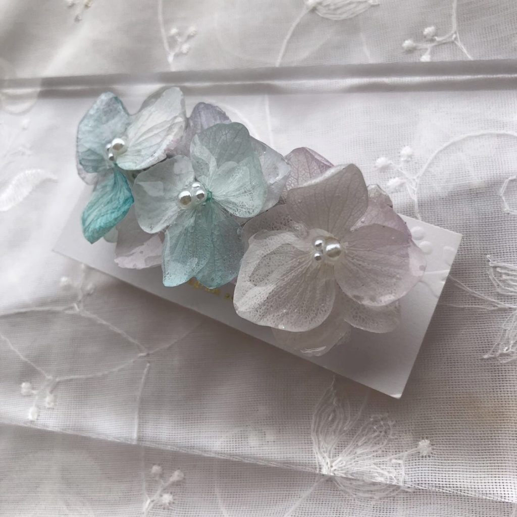 no.35 淡色紫陽花のヘアバレッタ アジサイ 淡色 パール ヘアバレッタ ヘアアクセサリー レジンバレッタ ハンドメイド