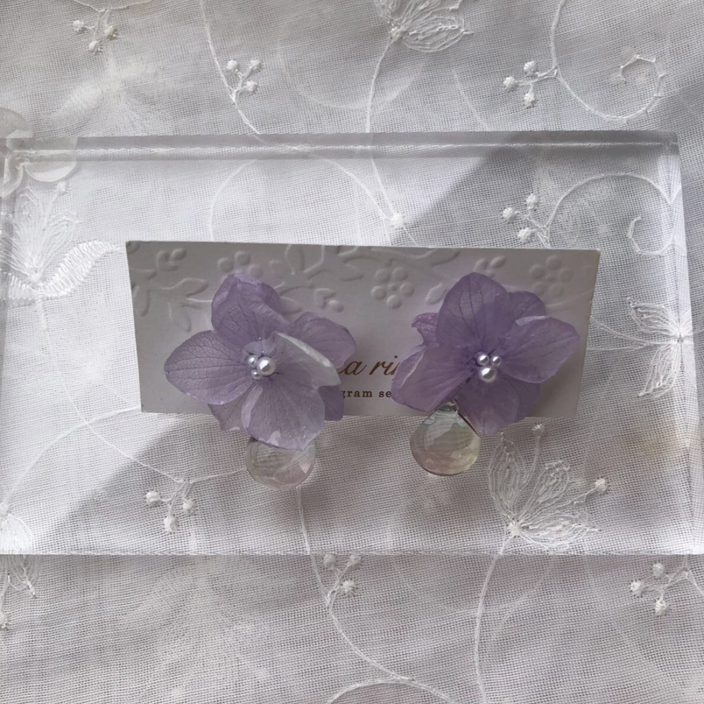 no.36 淡藤色の紫陽花のゆらゆらピアス あじさい