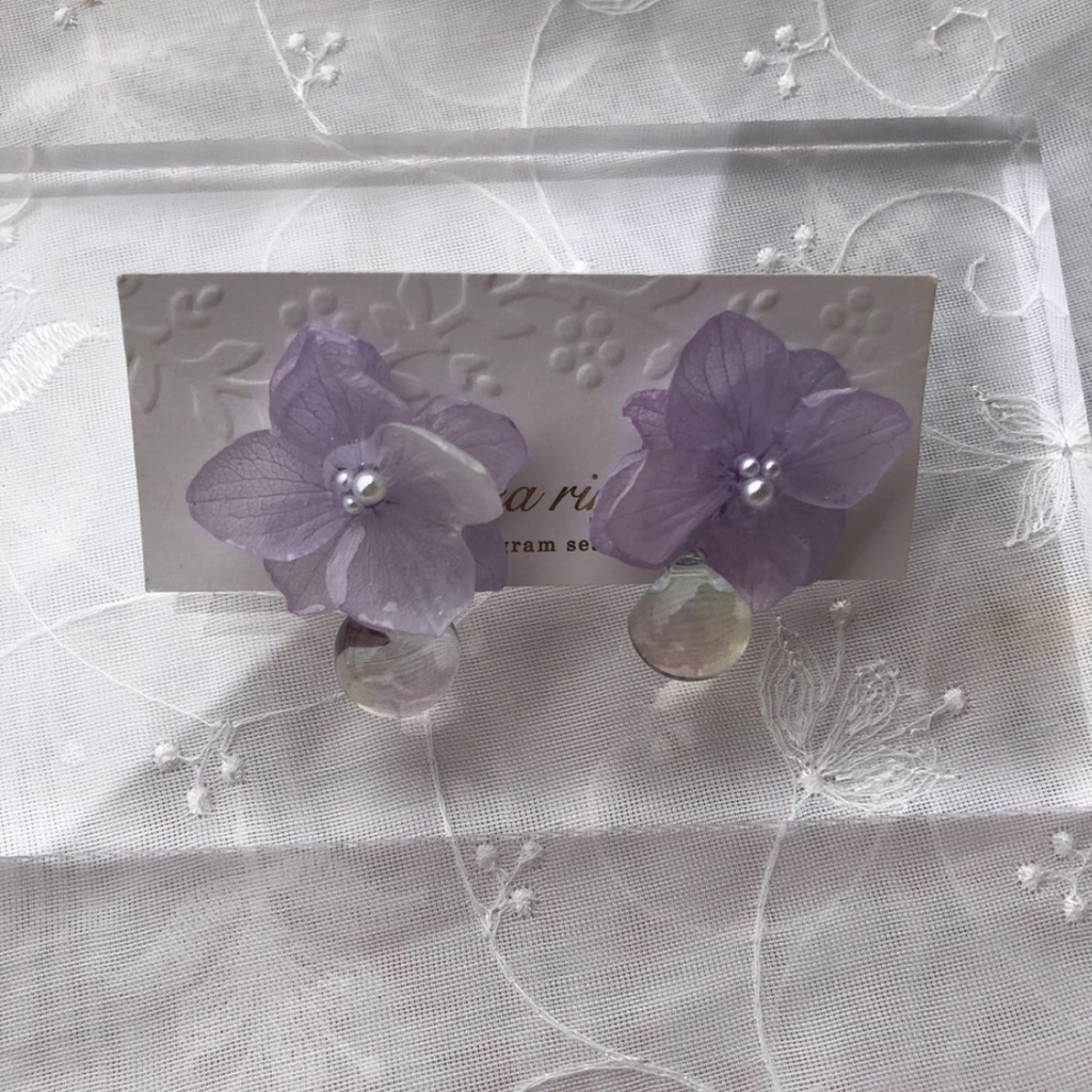 no.36 淡藤色の紫陽花のゆらゆらピアス あじさい