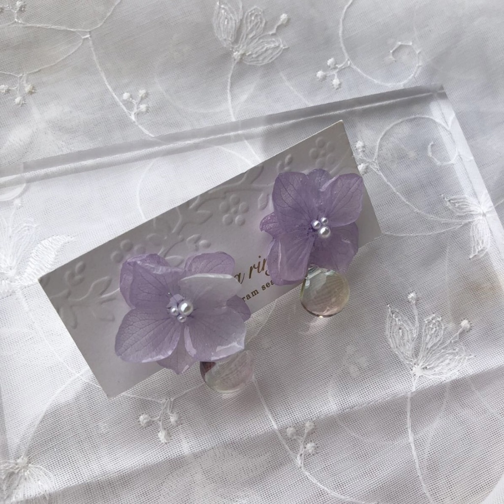 no.36 淡藤色の紫陽花のゆらゆらピアス あじさい