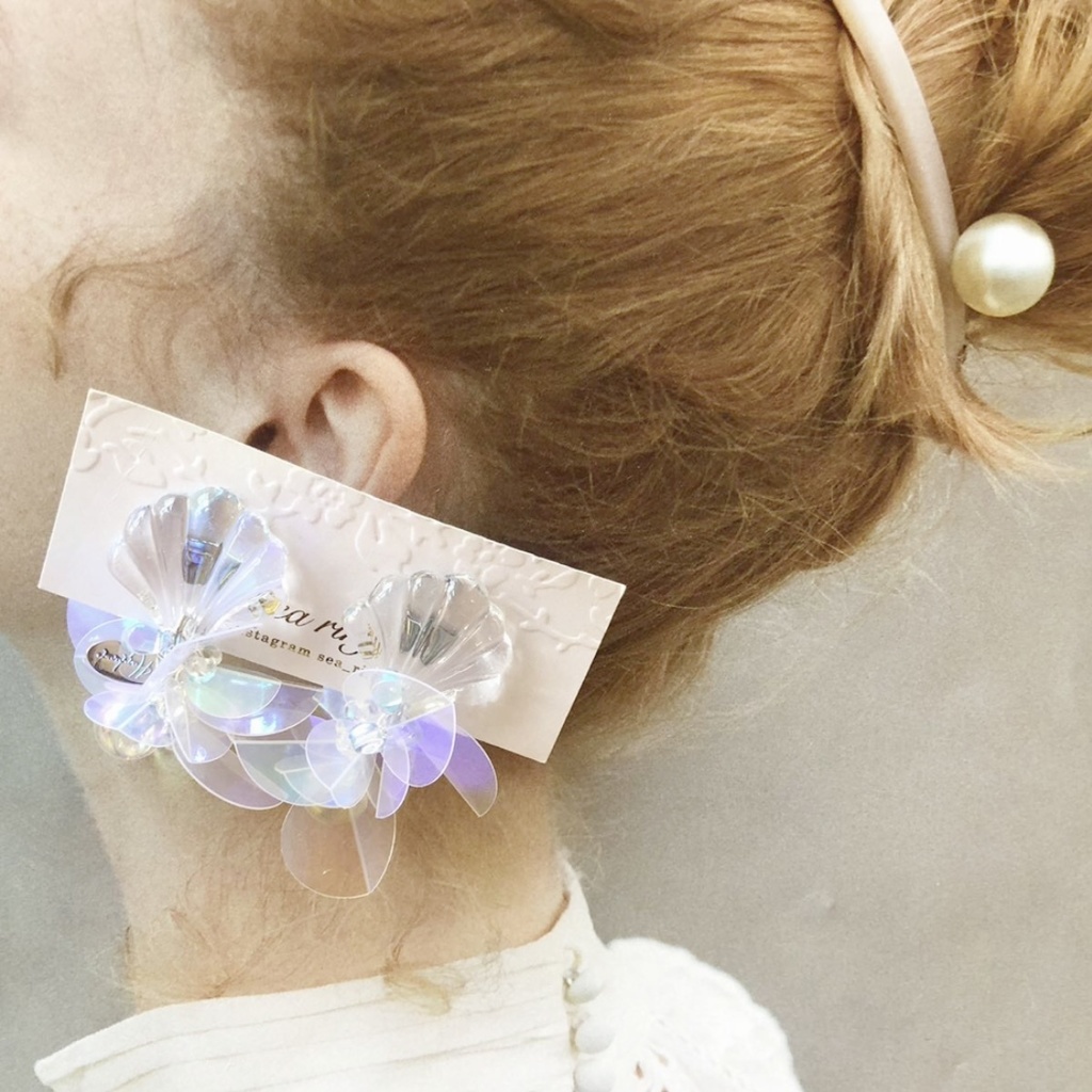 no.37 人魚姫のゆらゆらピアス シェル クリア オーロラ レジンピアス スパンコール ハンドメイド