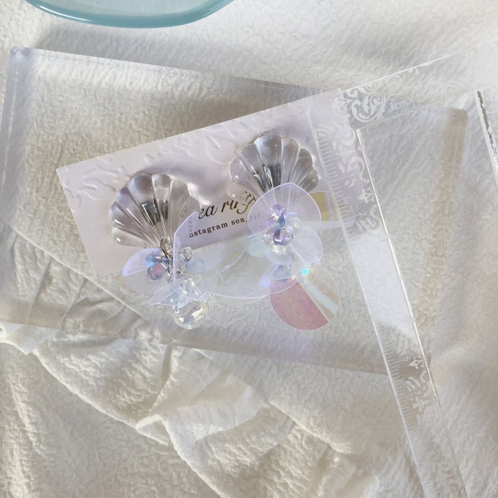 no.37 人魚姫のゆらゆらピアス シェル クリア オーロラ レジンピアス スパンコール ハンドメイド