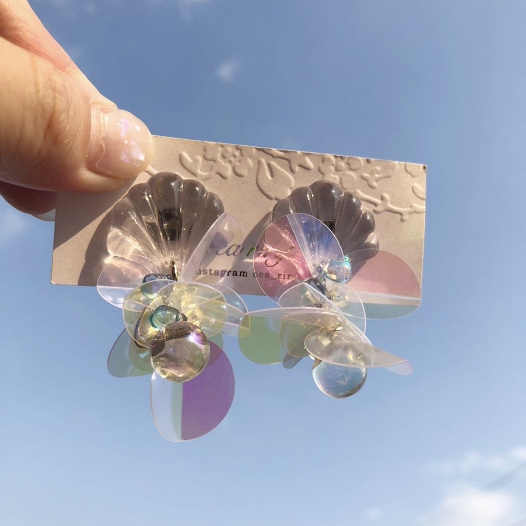 no.37 人魚姫のゆらゆらピアス シェル クリア オーロラ レジンピアス スパンコール ハンドメイド