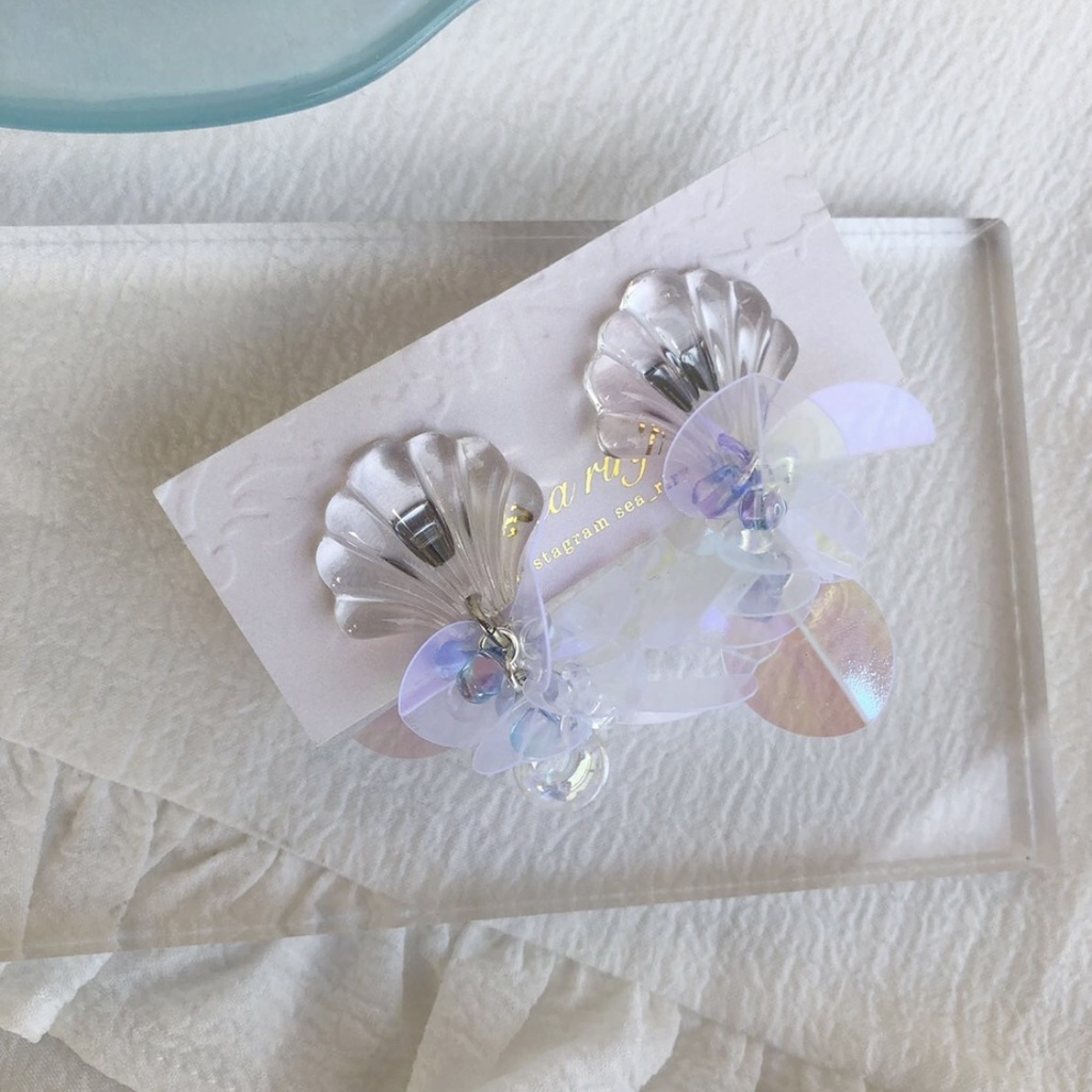 no.37 人魚姫のゆらゆらピアス シェル クリア オーロラ レジンピアス スパンコール ハンドメイド