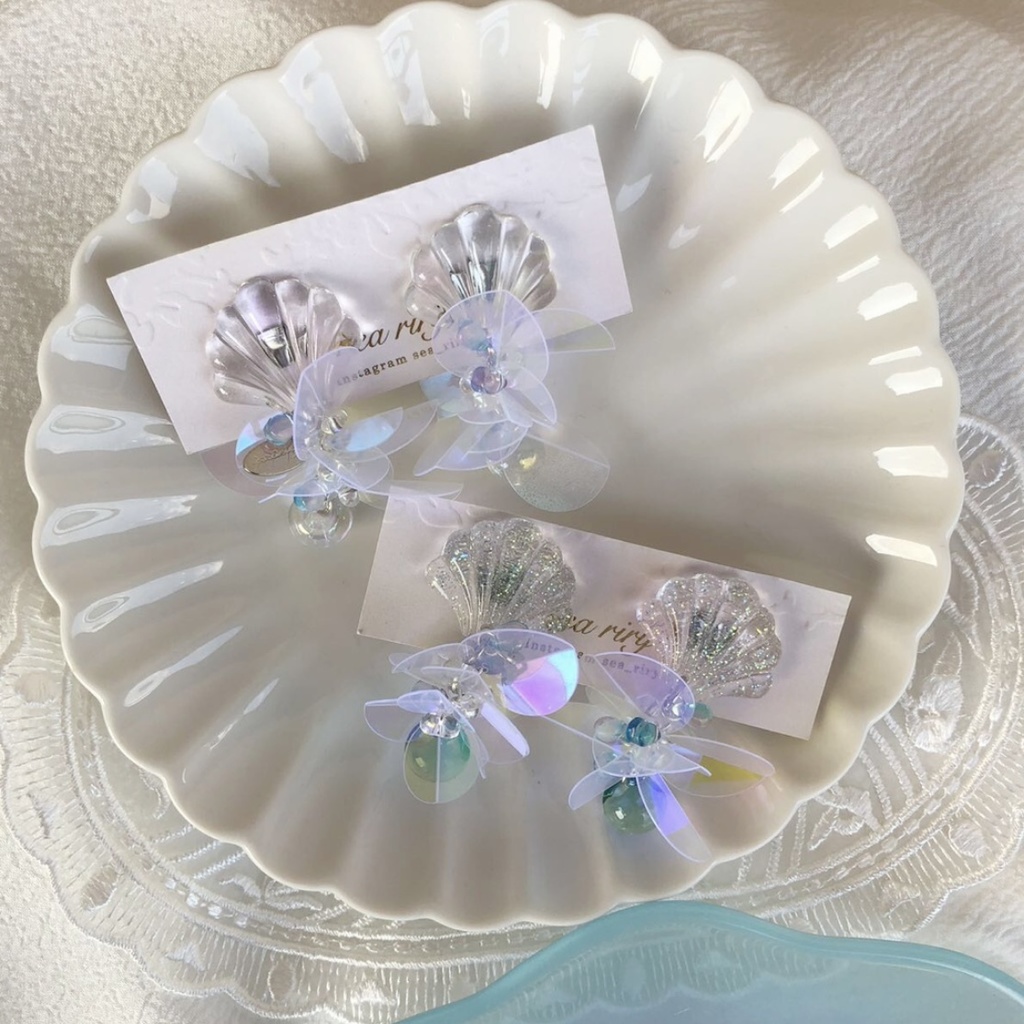 no.37 人魚姫のゆらゆらピアス シェル クリア オーロラ レジンピアス スパンコール ハンドメイド
