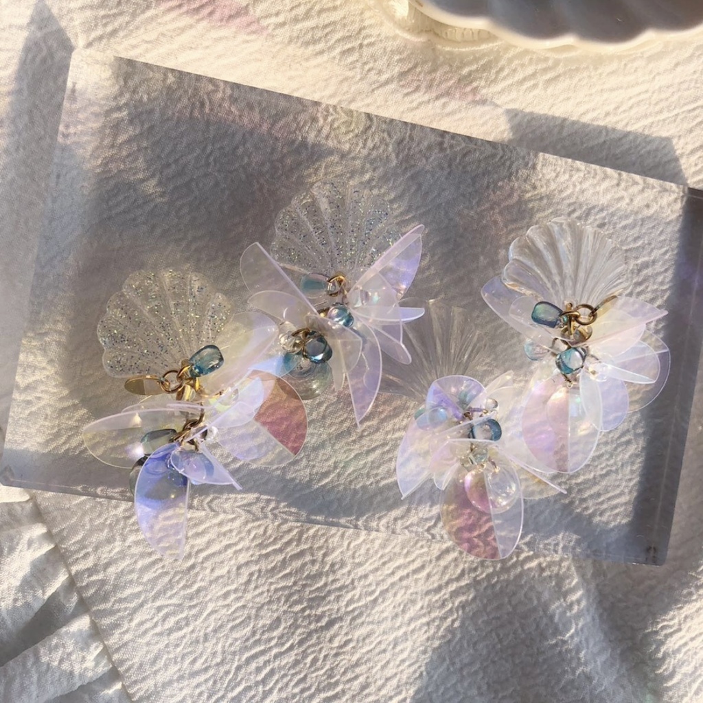 no.37 人魚姫のゆらゆらピアス シェル クリア オーロラ レジンピアス スパンコール ハンドメイド