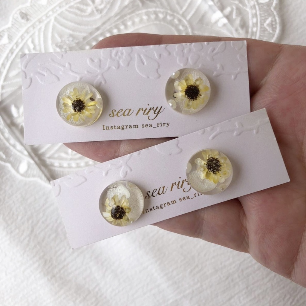 no.43 限定 sale ちいさな向日葵と紫陽花のピアス ひまわり スターフラワー レジンピアス ハンドメイド