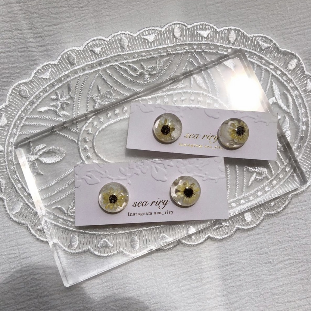 no.43 限定 sale ちいさな向日葵と紫陽花のピアス ひまわり スターフラワー レジンピアス ハンドメイド