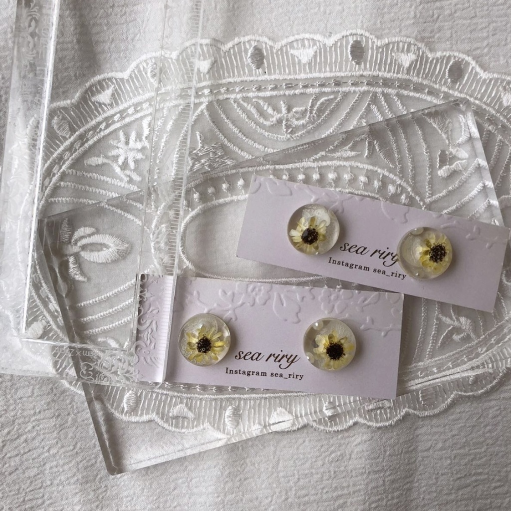 no.43 限定 sale ちいさな向日葵と紫陽花のピアス ひまわり スターフラワー レジンピアス ハンドメイド