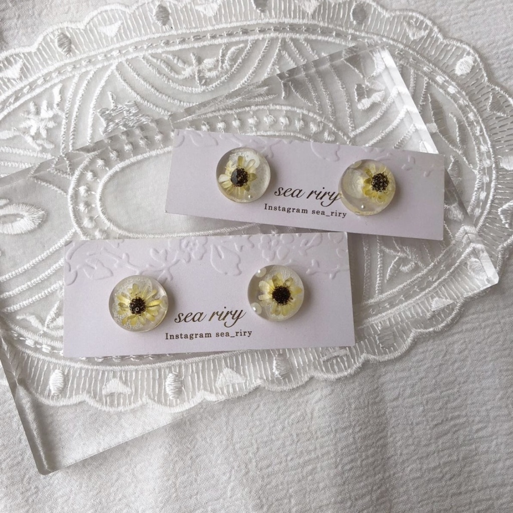 no.43 限定 sale ちいさな向日葵と紫陽花のピアス ひまわり スターフラワー レジンピアス ハンドメイド