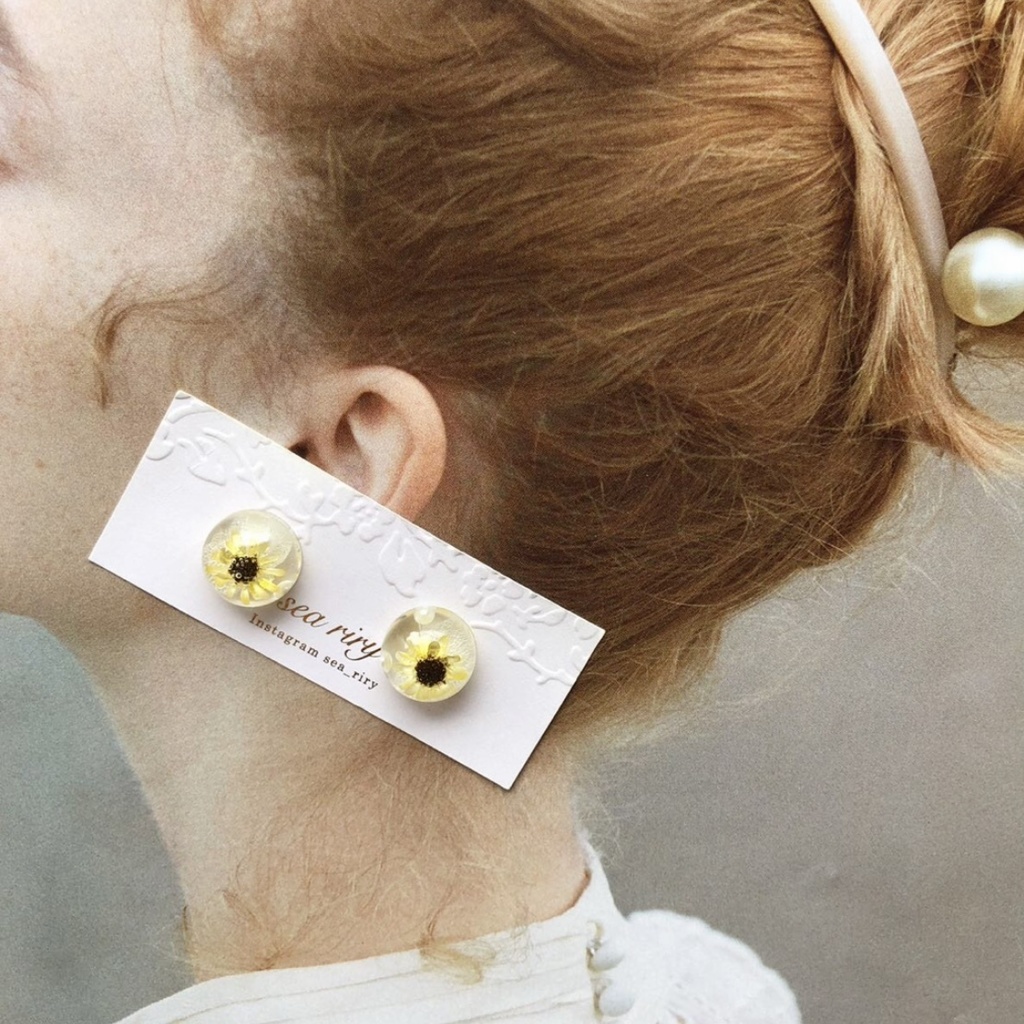 no.43 限定 sale ちいさな向日葵と紫陽花のピアス ひまわり スターフラワー レジンピアス ハンドメイド