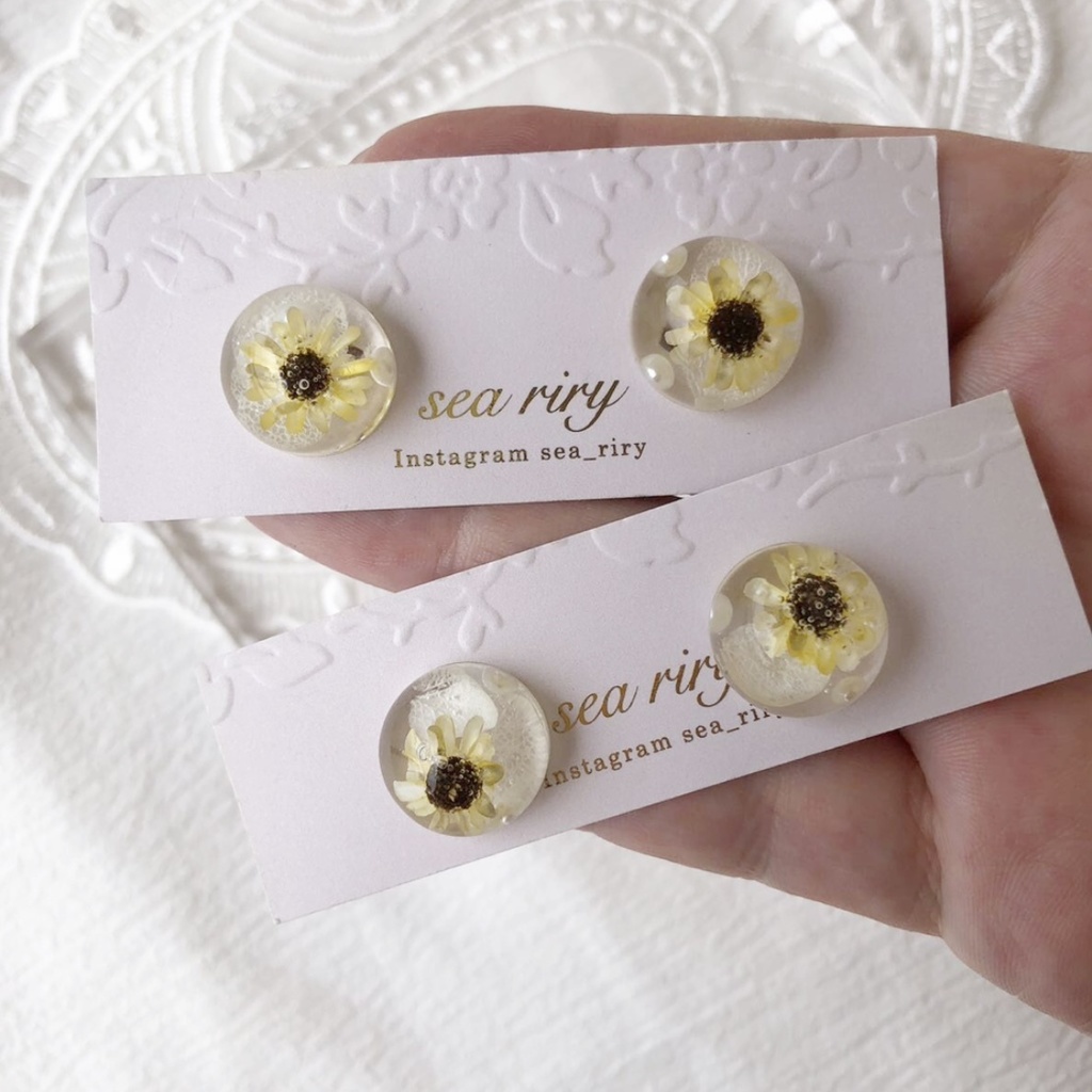 no.43 限定 sale ちいさな向日葵と紫陽花のピアス ひまわり スターフラワー レジンピアス ハンドメイド