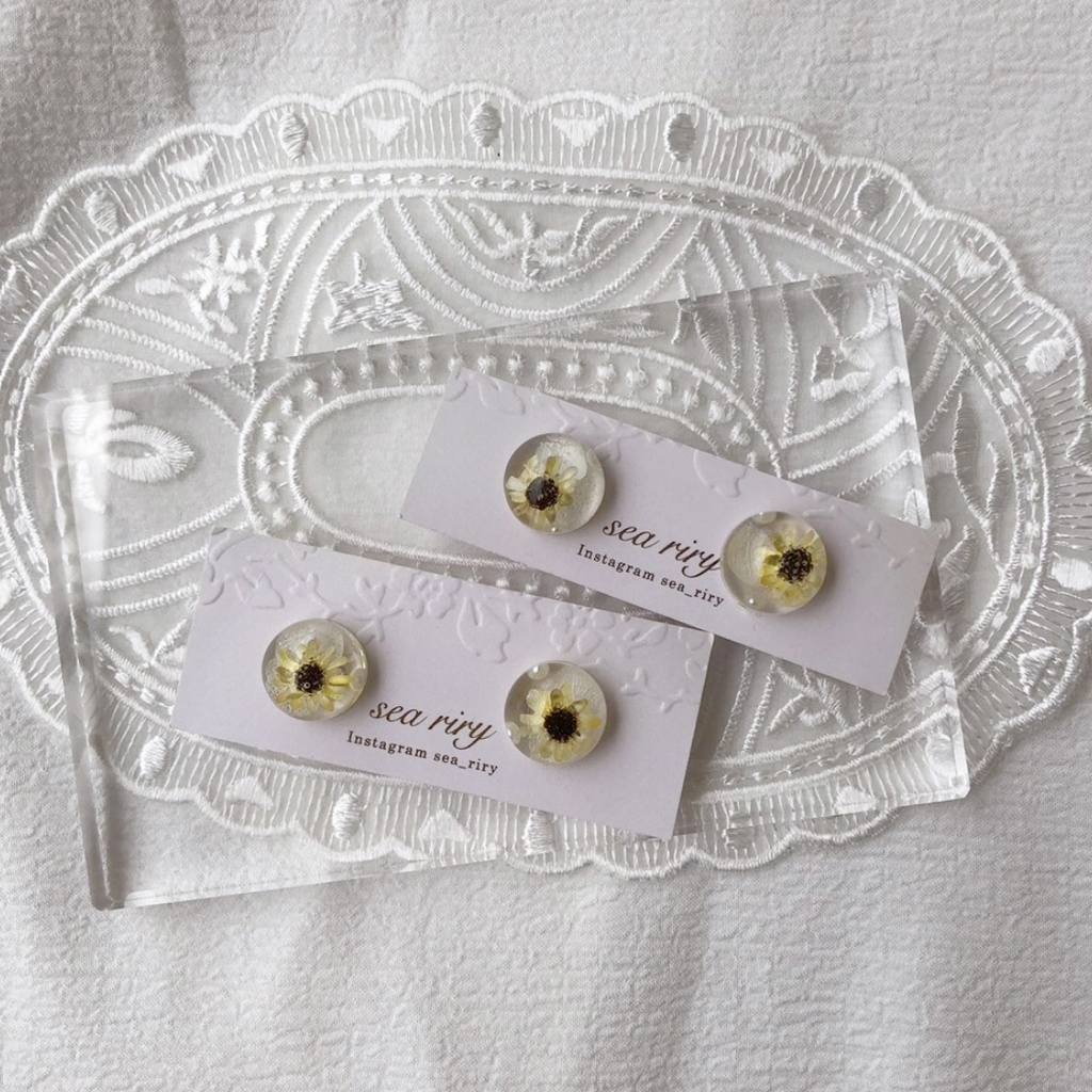 no.43 限定 sale ちいさな向日葵と紫陽花のピアス ひまわり スターフラワー レジンピアス ハンドメイド