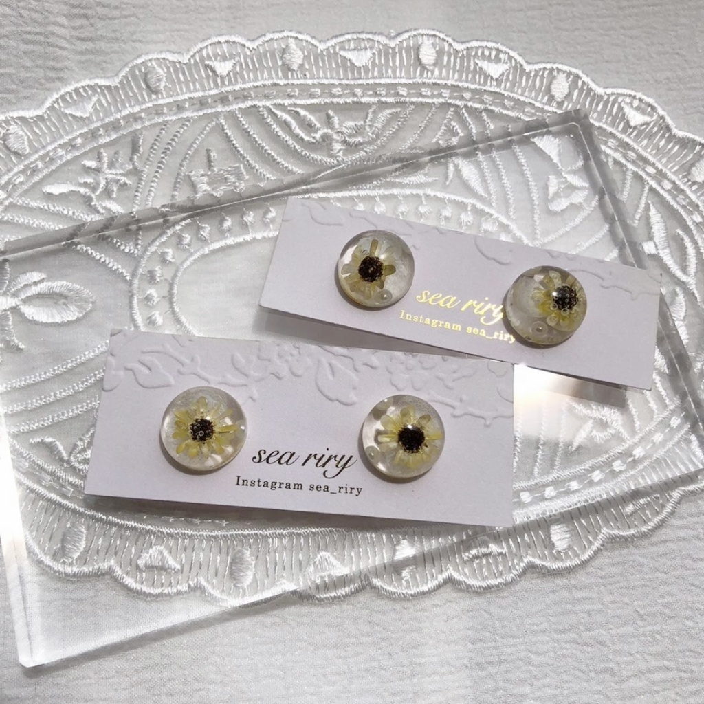 no.43 限定 sale ちいさな向日葵と紫陽花のピアス ひまわり スターフラワー レジンピアス ハンドメイド