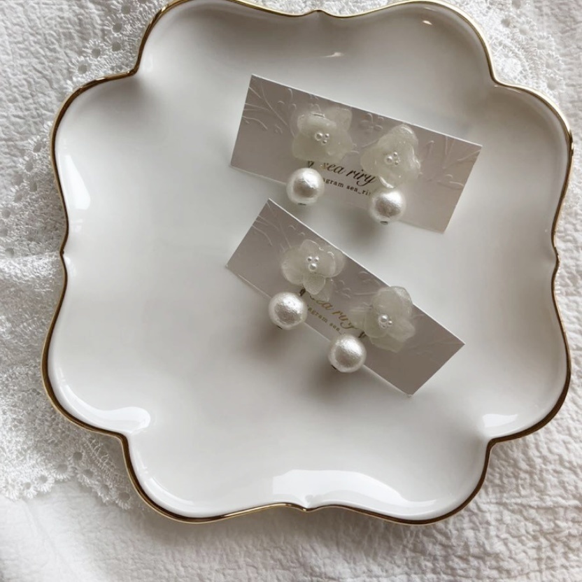 no.46 sale 紫陽花とコットンパールのゆらゆらピアス アジサイ パール レジンピアス ハンドメイドピアス