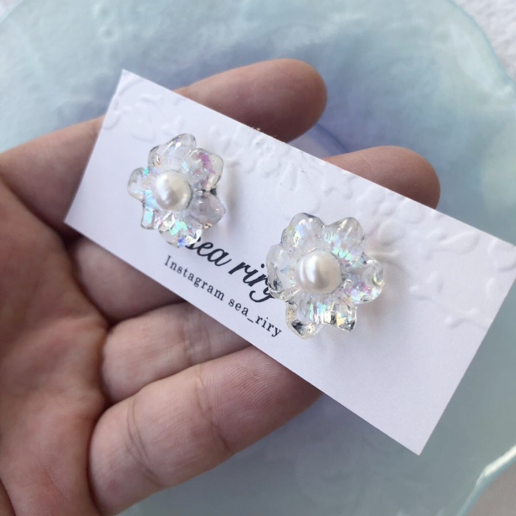 no.48 淡水パールとクリアオーロラのフラワーピアス レジンピアス クリア オーロラ ハンドメイドピアス