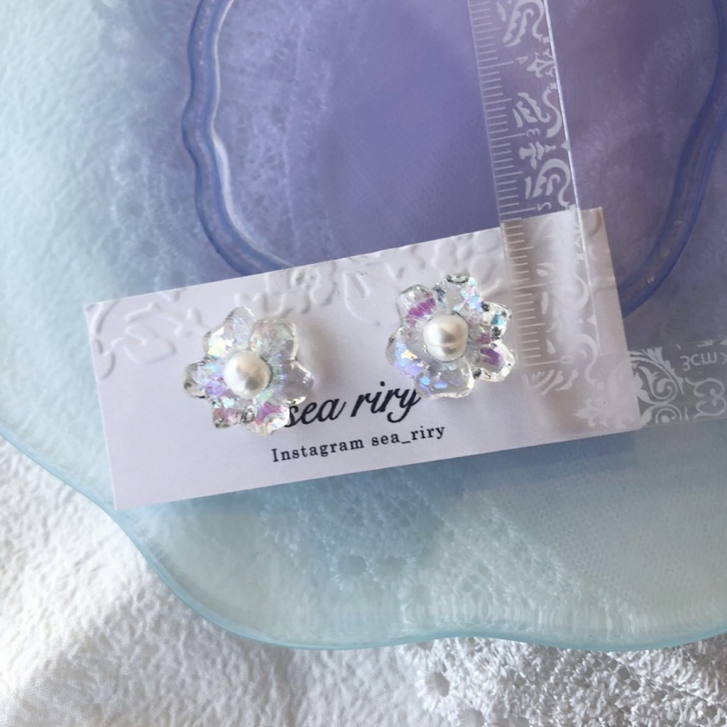 no.48 淡水パールとクリアオーロラのフラワーピアス レジンピアス クリア オーロラ ハンドメイドピアス