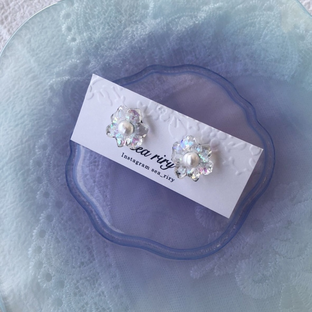 no.48 淡水パールとクリアオーロラのフラワーピアス レジンピアス クリア オーロラ ハンドメイドピアス