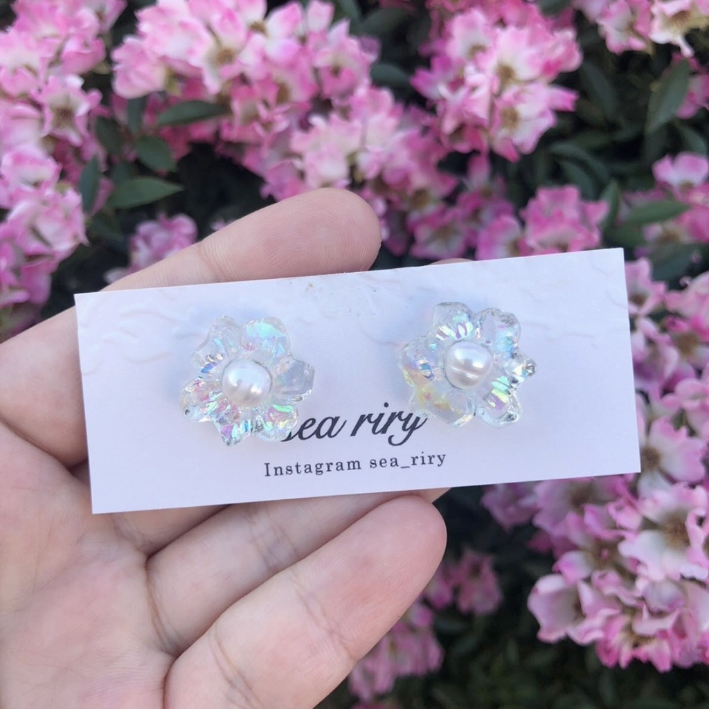 no.48 淡水パールとクリアオーロラのフラワーピアス レジンピアス クリア オーロラ ハンドメイドピアス