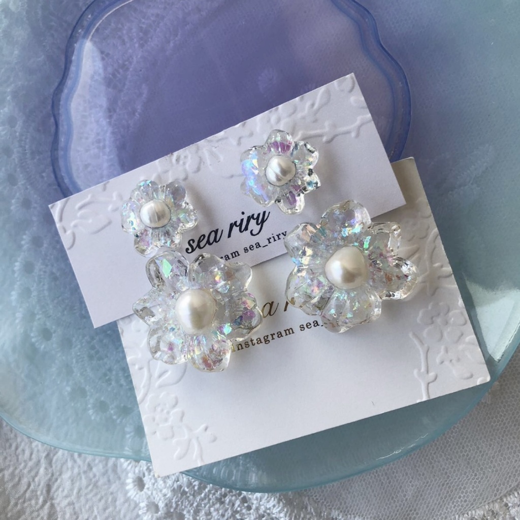 no.48 淡水パールとクリアオーロラのフラワーピアス レジンピアス クリア オーロラ ハンドメイドピアス