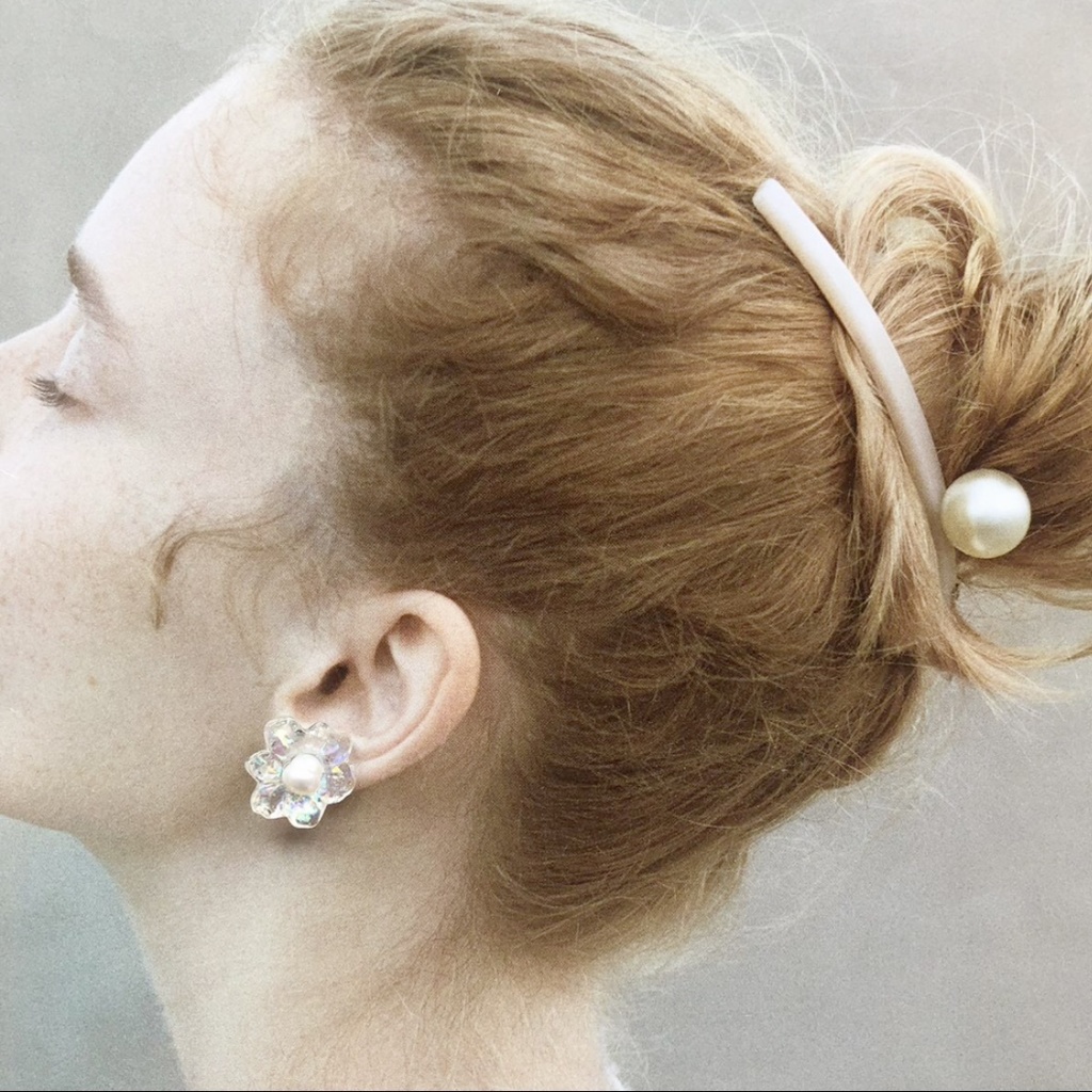 no.48 淡水パールとクリアオーロラのフラワーピアス レジンピアス クリア オーロラ ハンドメイドピアス