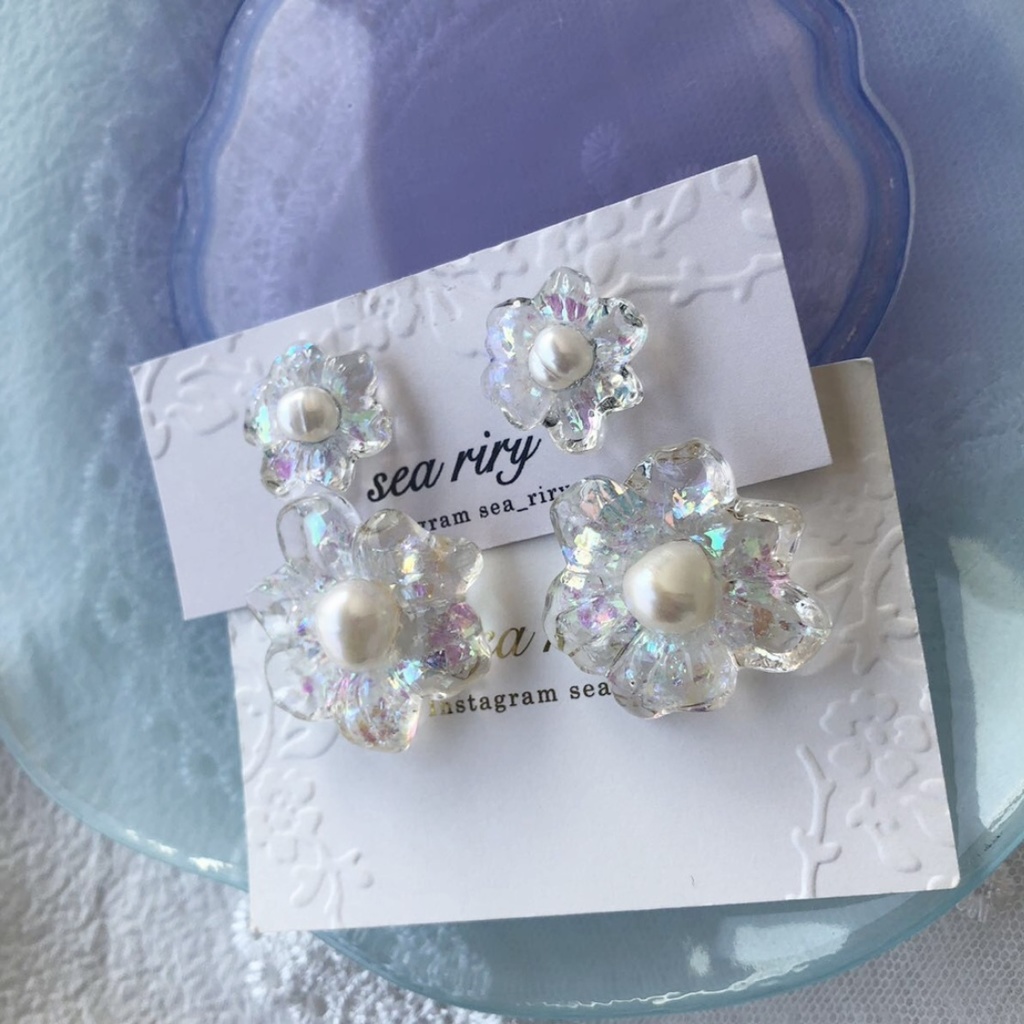 no.48 淡水パールとクリアオーロラのフラワーピアス レジンピアス クリア オーロラ ハンドメイドピアス