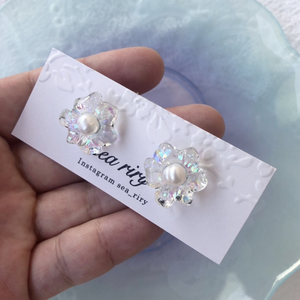 no.48 淡水パールとクリアオーロラのフラワーピアス レジンピアス クリア オーロラ ハンドメイドピアス