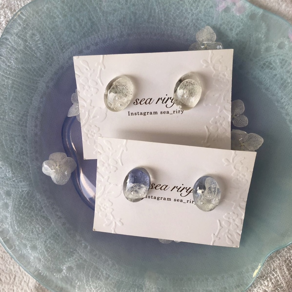 no.51 ドライフラワーの一粒オーバルピアス ネモフィラ 紫陽花 オーバル レジン ピアス イヤリング ハンドメイド