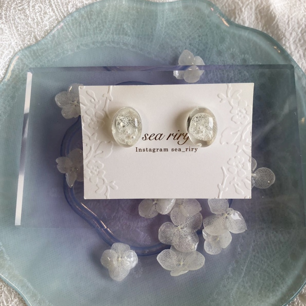 no.51 ドライフラワーの一粒オーバルピアス ネモフィラ 紫陽花 オーバル レジン ピアス イヤリング ハンドメイド