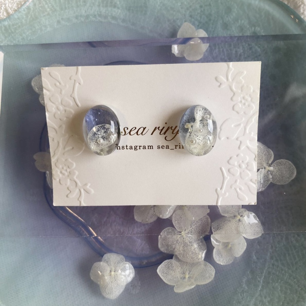 no.51 ドライフラワーの一粒オーバルピアス ネモフィラ 紫陽花 オーバル レジン ピアス イヤリング ハンドメイド