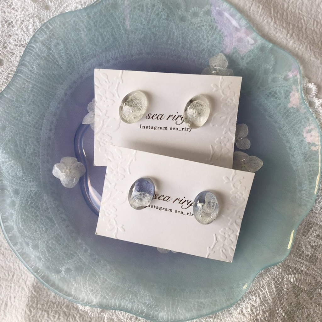 no.51 ドライフラワーの一粒オーバルピアス ネモフィラ 紫陽花 オーバル レジン ピアス イヤリング ハンドメイド