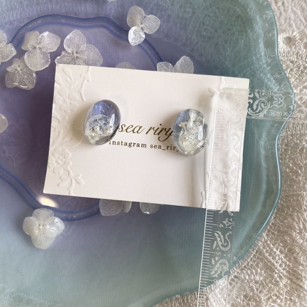 no.51 ドライフラワーの一粒オーバルピアス ネモフィラ 紫陽花 オーバル レジン ピアス イヤリング ハンドメイド