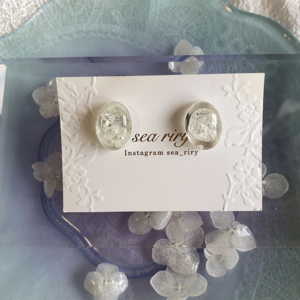 no.51 ドライフラワーの一粒オーバルピアス ネモフィラ 紫陽花 オーバル レジン ピアス イヤリング ハンドメイド