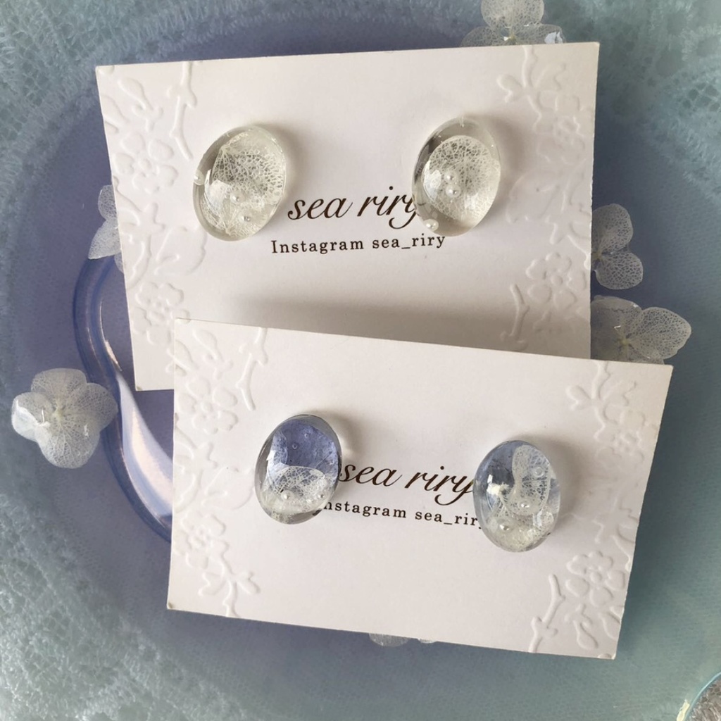 no.51 ドライフラワーの一粒オーバルピアス ネモフィラ 紫陽花 オーバル レジン ピアス イヤリング ハンドメイド