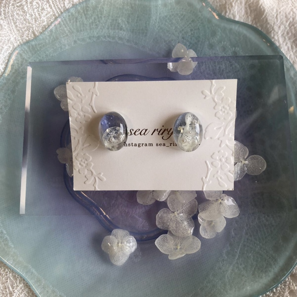 no.51 ドライフラワーの一粒オーバルピアス ネモフィラ 紫陽花 オーバル レジン ピアス イヤリング ハンドメイド