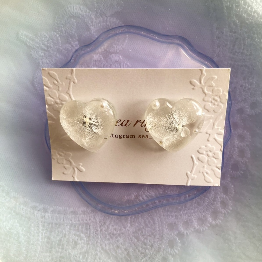 no.52 再販 紫陽花のクリアハートピアス アジサイ ホワイトアナベル ハート レジン ピアス ハンドメイド